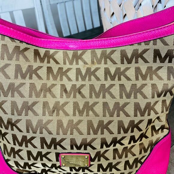 Michael Kors Millbrook Signature Jacquard Large Pink Shoulder Hobo Bag - Picture 3 of 12